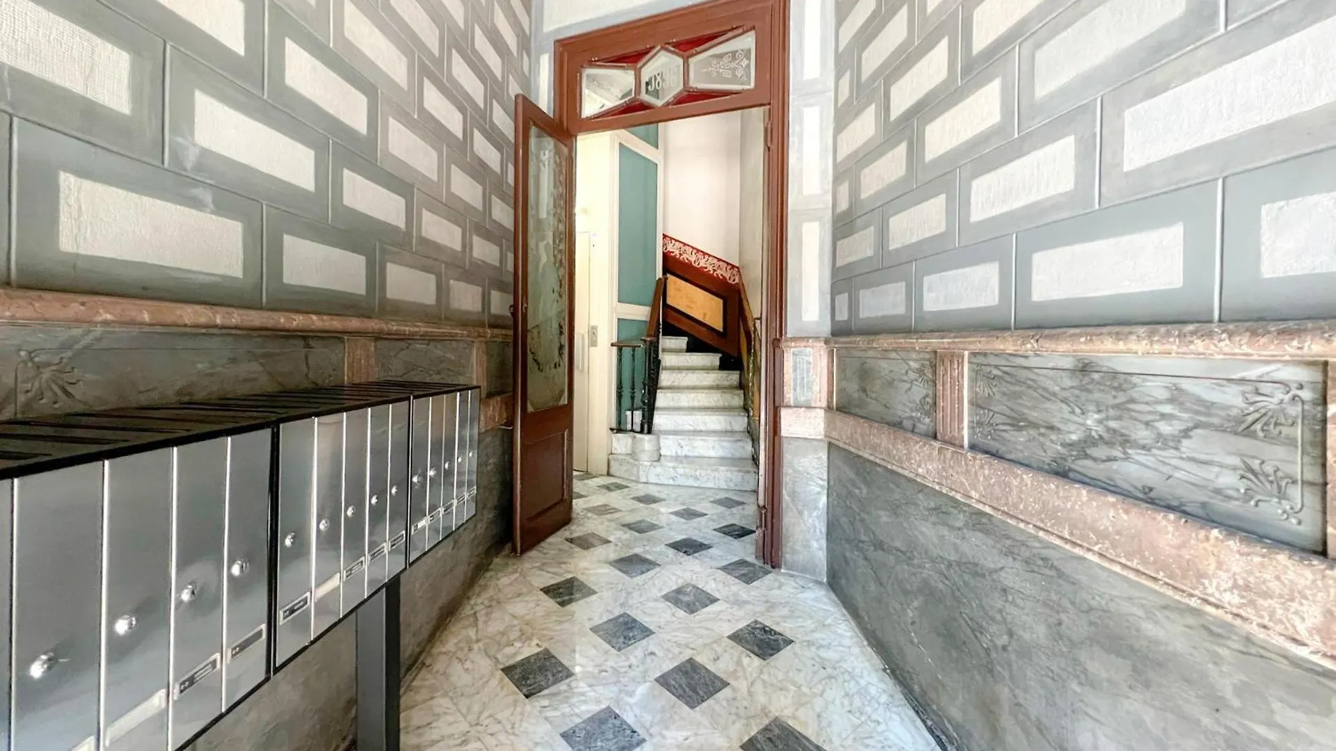 Stay U-Nique Apartment Tamarit برشلونة إسبانيا